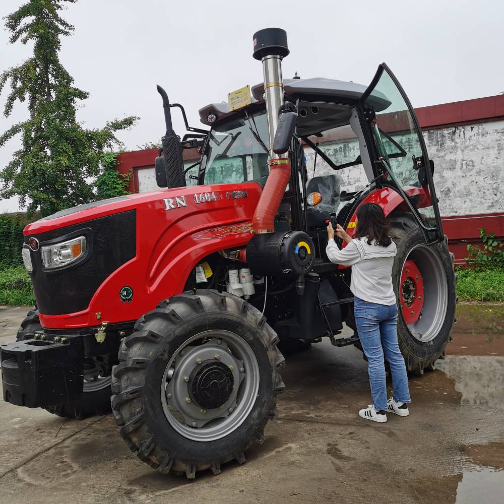 泰山904四轮驱动拖拉机多缸四轮耕田机山地丘陵开荒农用车