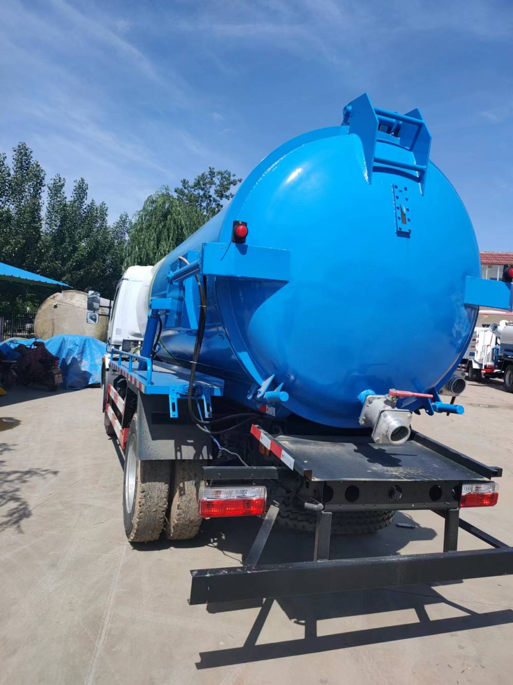 10立方东风吸污车容量大运输方便