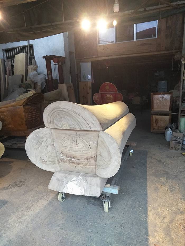 柳州香樟木土葬棺材老人葬礼传统中式棺木死人寿材寿方恐怖