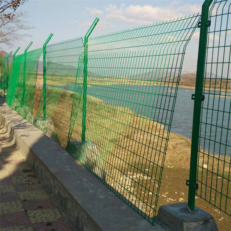 河道金属围栏网水库防护围栏网池塘防落水围栏网