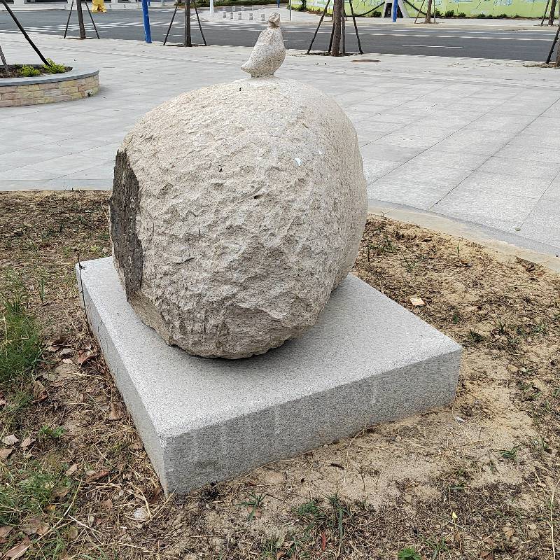 抽象花岗岩雕塑芝麻白人物50厘米高公园石雕装饰品