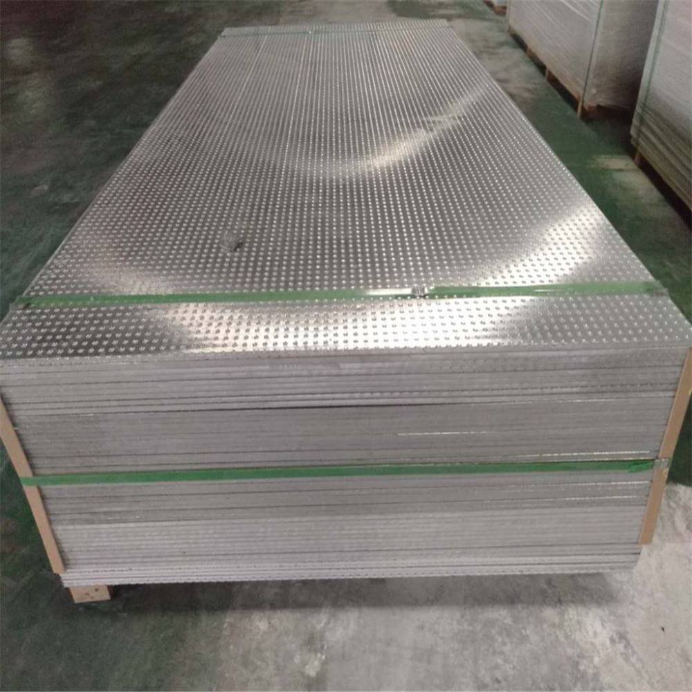 山东深特建材生产的高密度防火硅酸盐板是采用硅质材料或钙质材料为