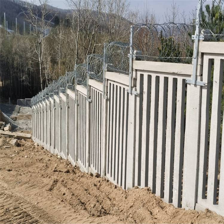 路基栅栏高铁防护栏易安装稳固保定铁锐建材