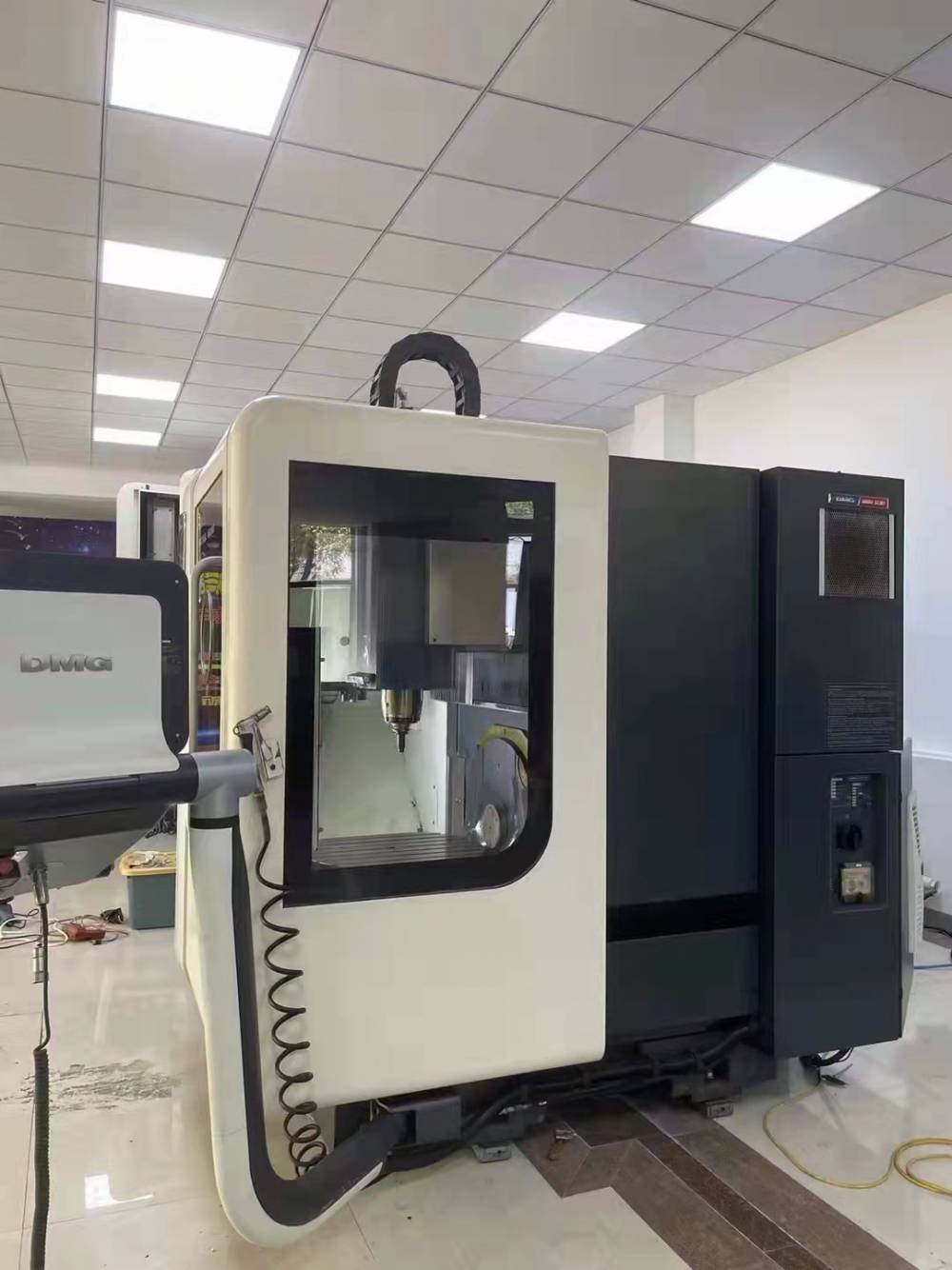 处理二手德玛吉dmu50五轴立式加工中心二手西门子系统加工中心