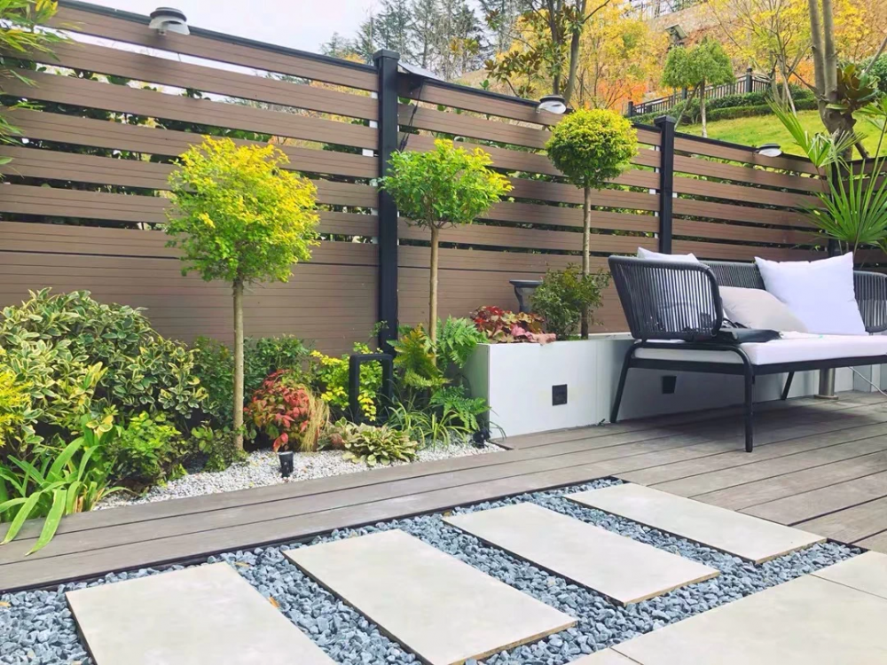 塑木围墙板户外园艺景观防风塑木护栏屏风围栏生产木塑镂空围栏