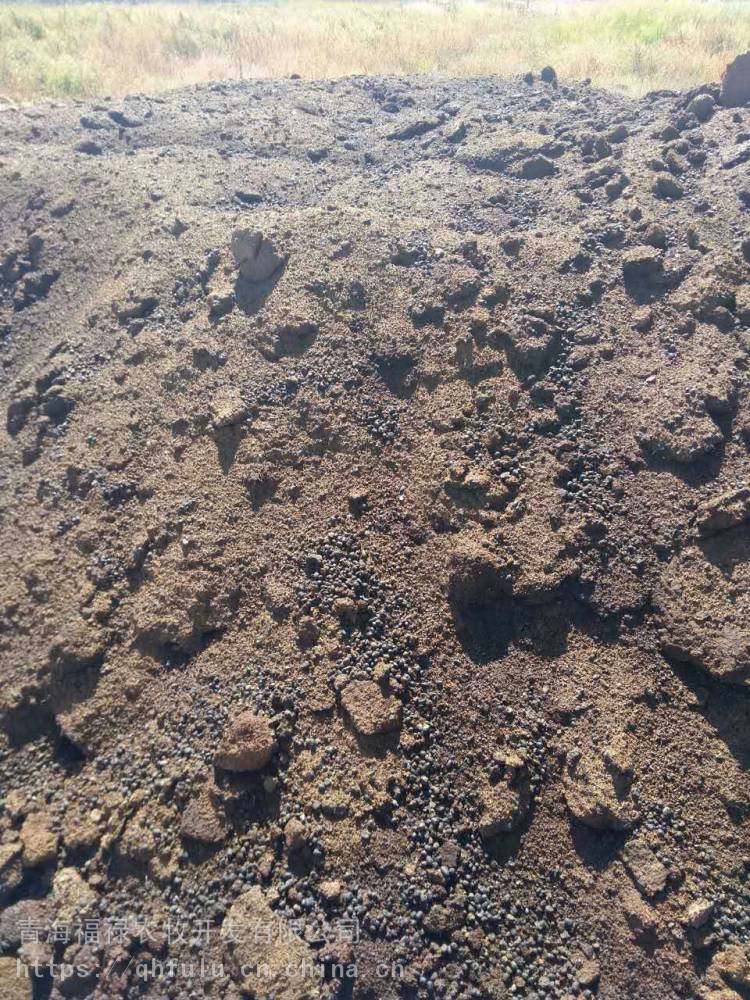 宁夏中卫羊粪沙土质硒砂瓜土壤对羊粪保水性很强羊粪可以缓解水土流失