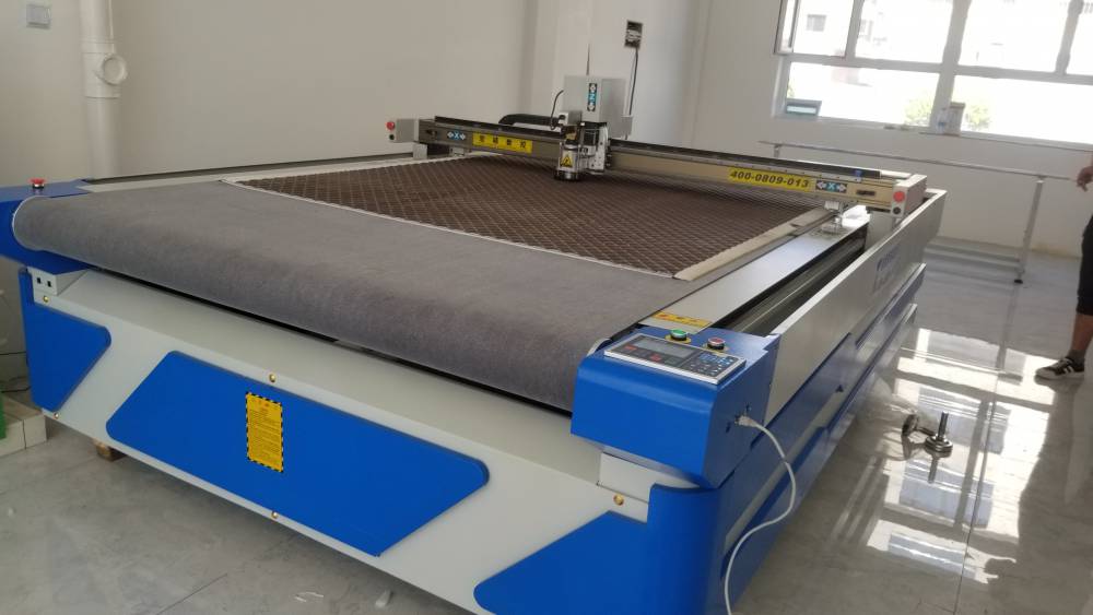 布料裁剪机定制皮革布料脚垫振动刀切割设备厂家直供