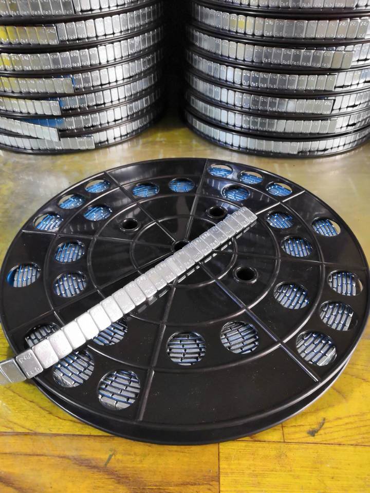 亚奇亚轮胎动粘贴式平衡块10g克铅锌铁卡钩式5g汽车轮毂配重块厂家