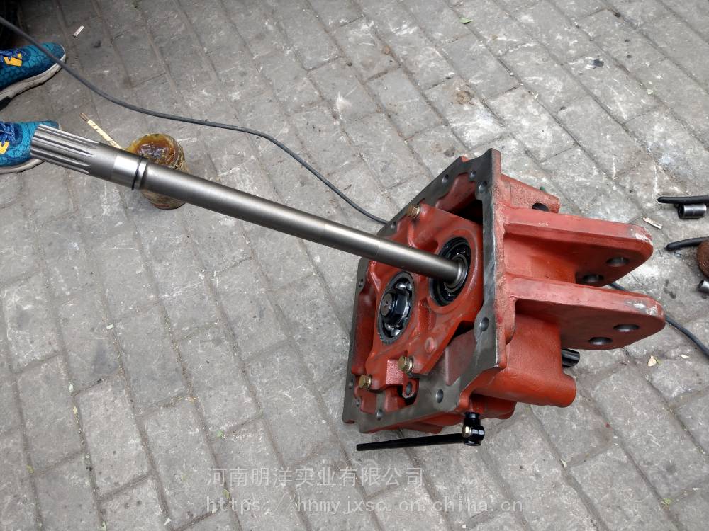 一拖东方红1304动力输出总成洛阳130马力拖拉机分动力输出总成配件