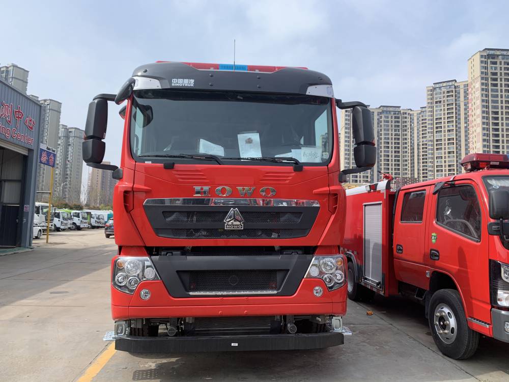 重汽豪沃t5g单桥城市主战消防车压缩空气泡沫消防车