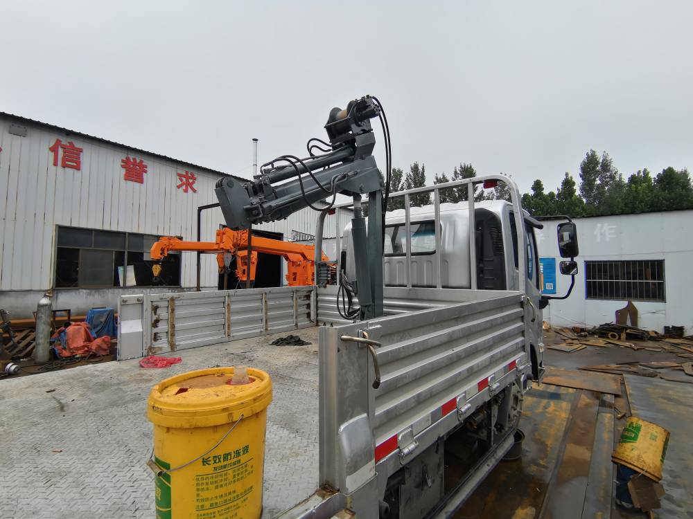 固定式2吨液压折臂吊车载液压旋转吊机