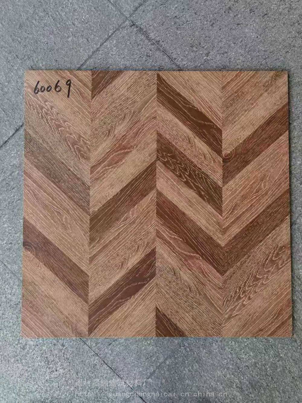 美式鱼骨纹仿古砖600x600角花客厅餐厅户外地砖田园复古砖瓷砖