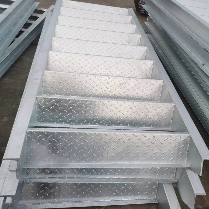 也称为楼梯踏步板,钢梯踏步板,梯踏板,主要用于钢梯上作踏步,是用于