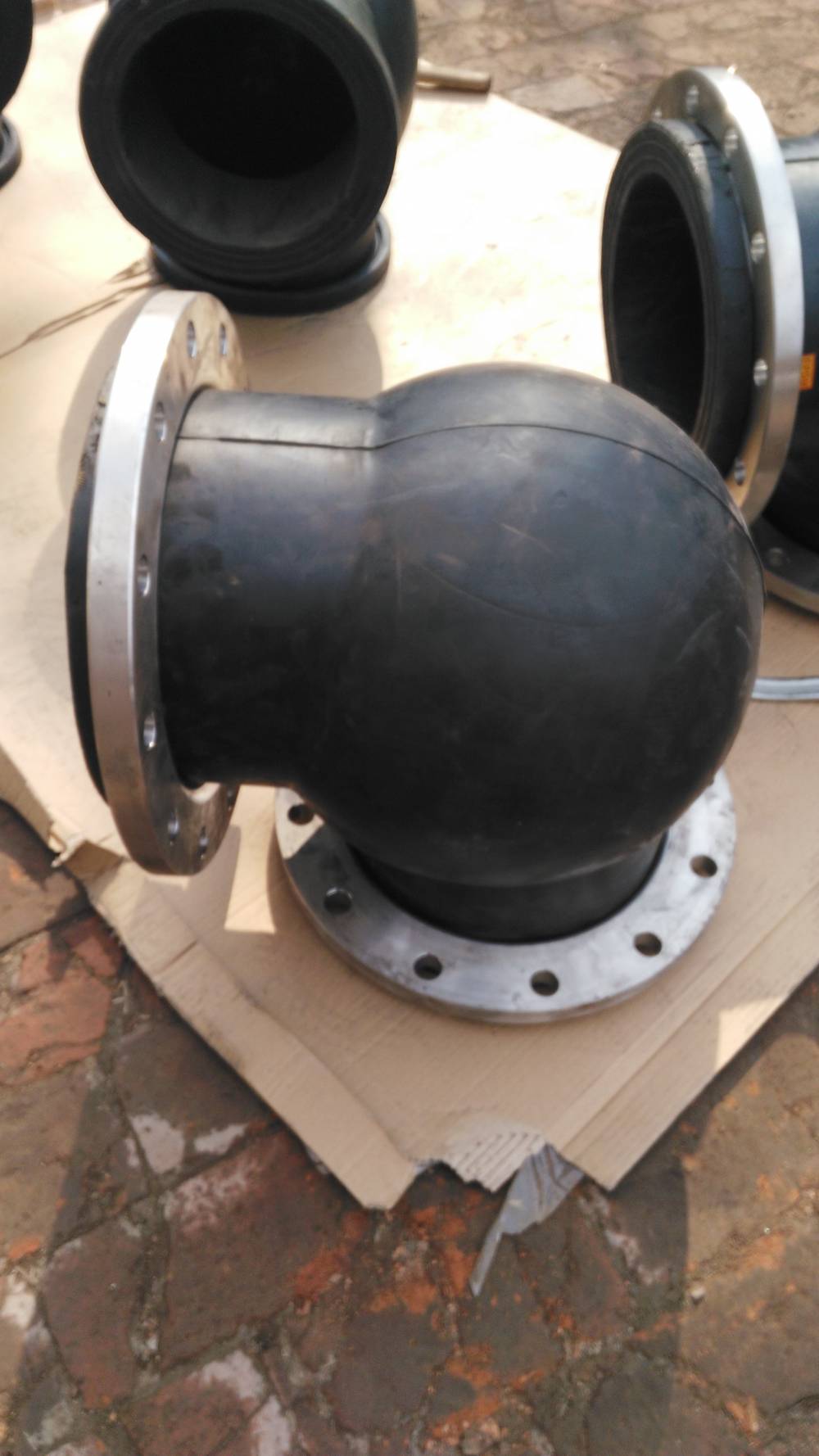 供应广西90度橡胶弯头dn300pn16热力管道橡胶弯头安装方便