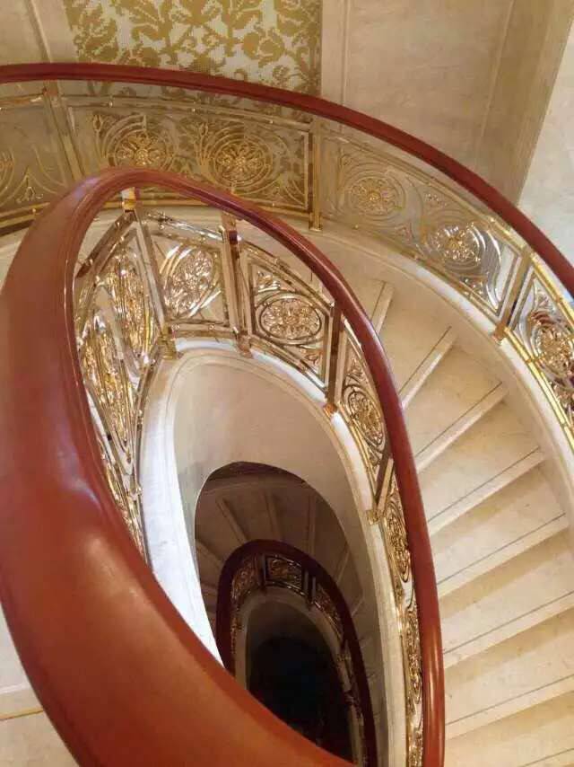 青岛楼梯扶手高度规范要求豪宅组装铜雕刻楼梯