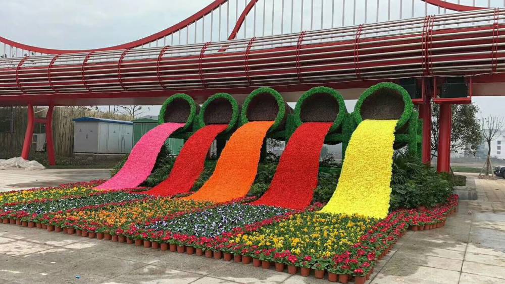 陕西宝鸡雕塑加工厂家 ,新春快乐造型植物绿雕造型批发