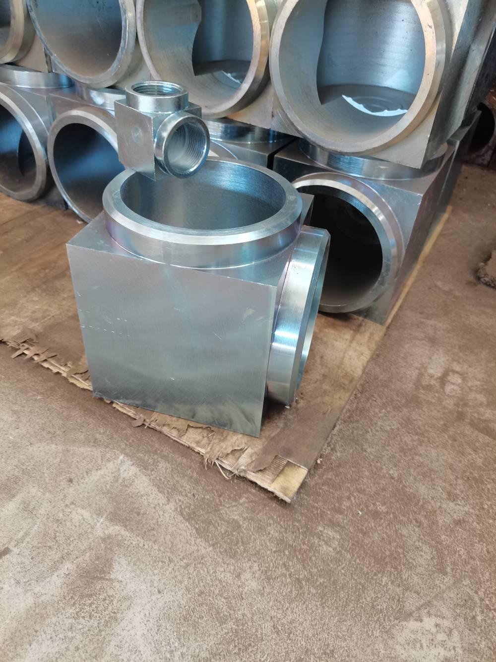 隆原消防管道配件气体灭火中大三通锻造方体螺纹三通