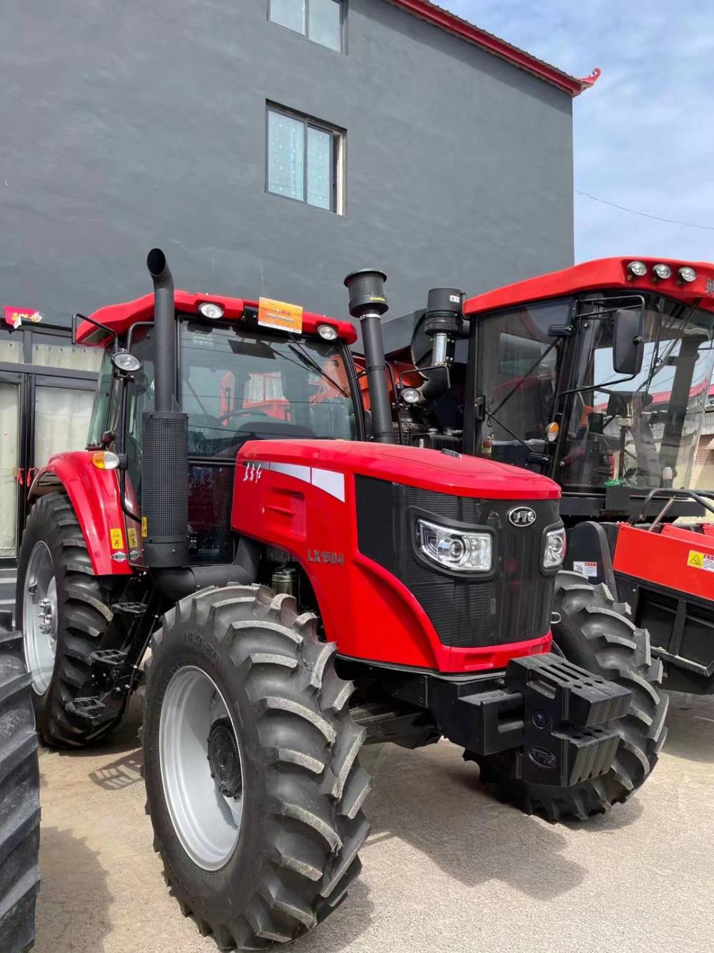 32马力单缸小四轮拖拉机迷你农用旋耕机雷沃1604大马力四轮拖拉机