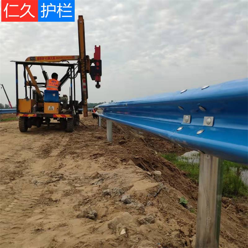 河南波形护栏选仁久 波形梁公路防撞护栏 镀锌喷塑Q235材料 实体工厂定制加工