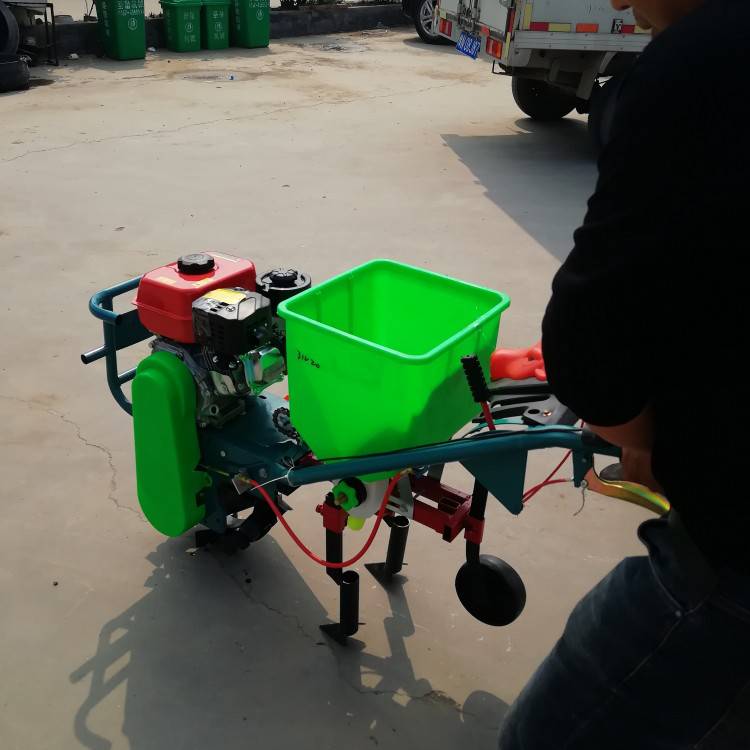 柴油水冷手推玉米施肥机小型田地追肥机机身灵巧