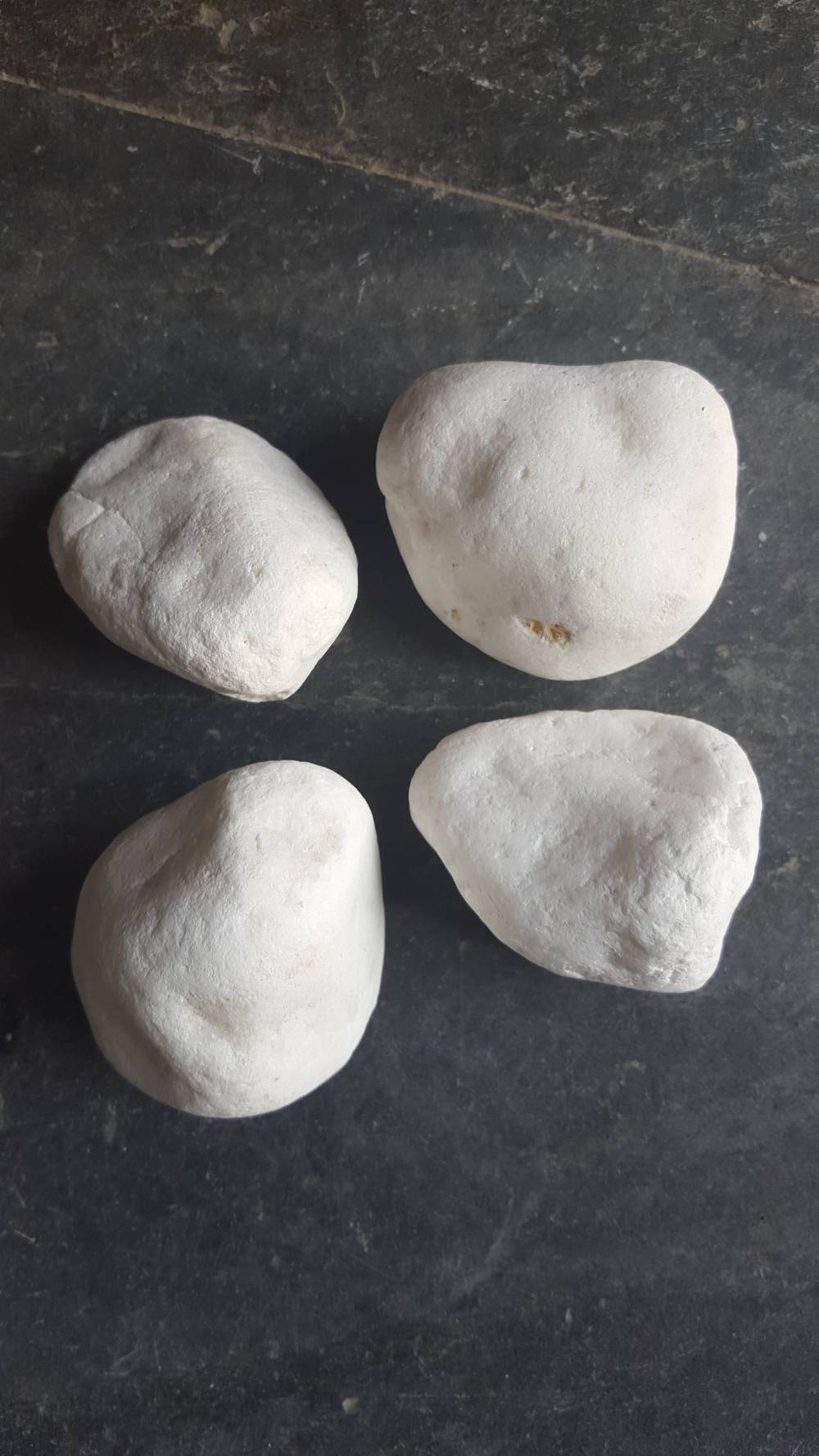 卵石>供应磨圆大颗粒白色石子-景观园艺白色洗米石-白色巨砾磨圆水洗