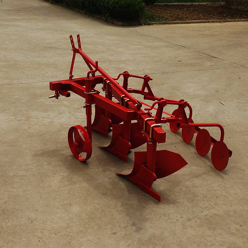供应悬挂式四铧犁拖拉机带的中型铧式犁农田耕地犁
