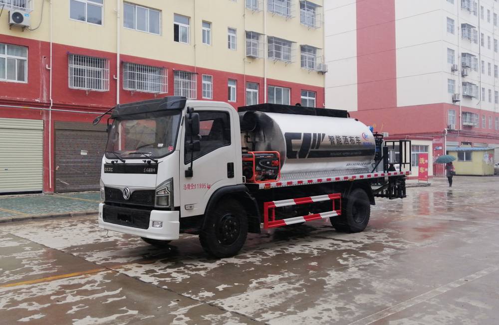 国六六吨智能沥青洒布车