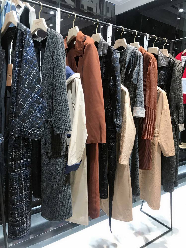 1折欧货柯兰春秋装尾货风衣外套好比例的货广州品牌女装折扣服装批发