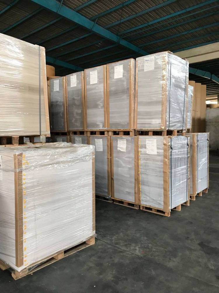 便宜价出售一批4048克乱码进口新闻纸