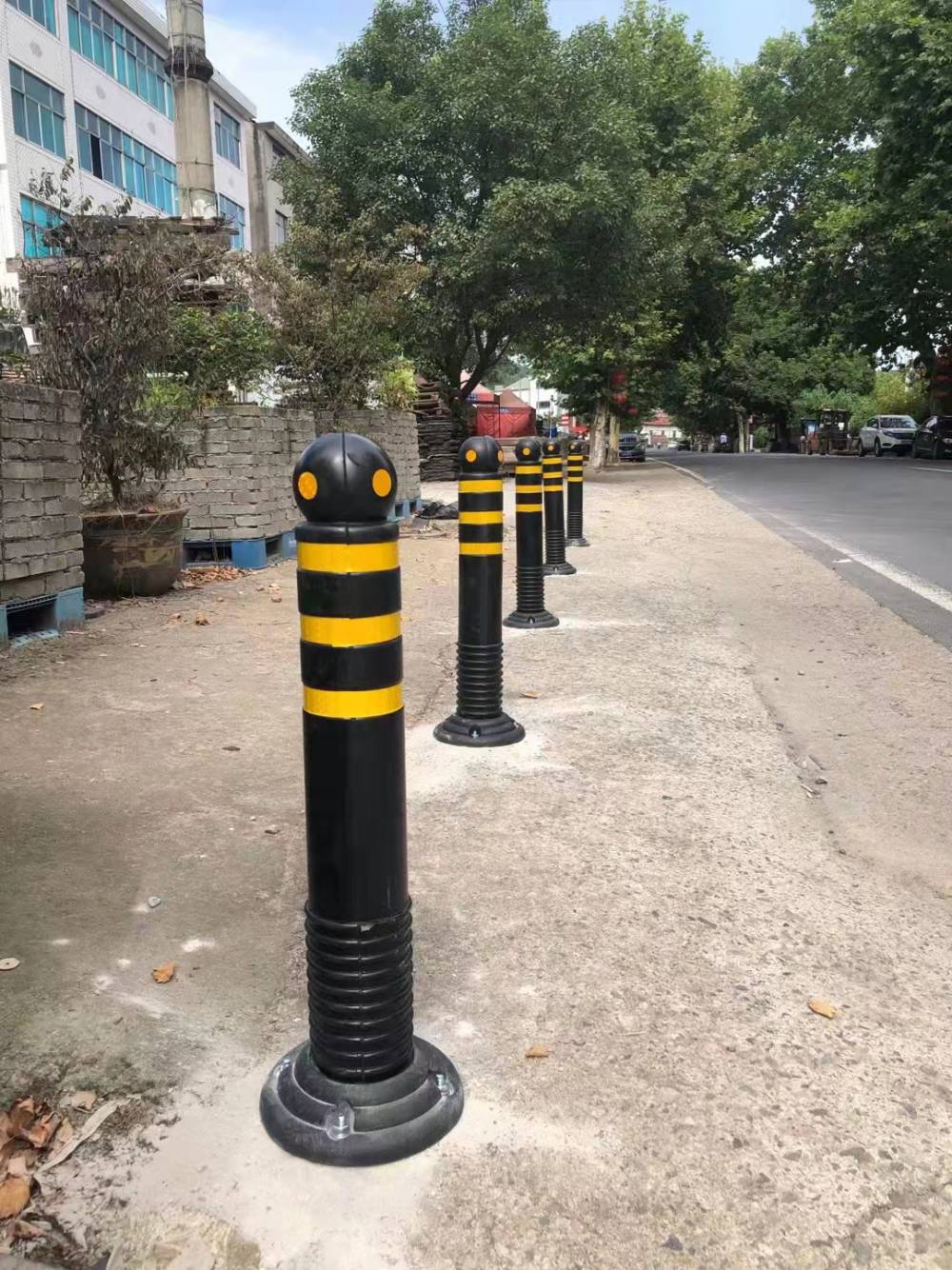 橡胶警示柱防撞弹力柱护栏隔离栏反光立柱预埋防撞橡胶隔离带