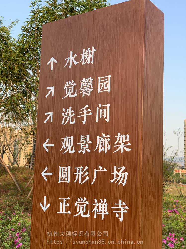 本公司主营:广告标识标牌字牌,亚克力pvc制品,展览展示制品,景观雕塑