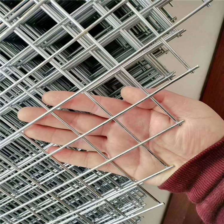 旺俊网业菱形孔铁丝网片焊接钢筋网片厂家镀锌电焊网片价格图片