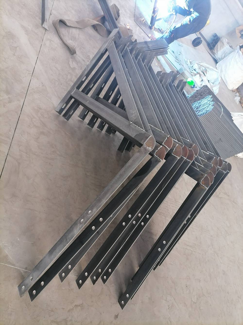 【高铁吊围栏安装队务高铁吊围栏 安装招标 巴彦淖尔高铁吊篮安装】价