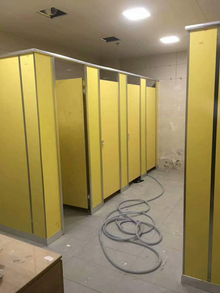 珠海小林厂房卫生间隔墙厕所板隔断材料