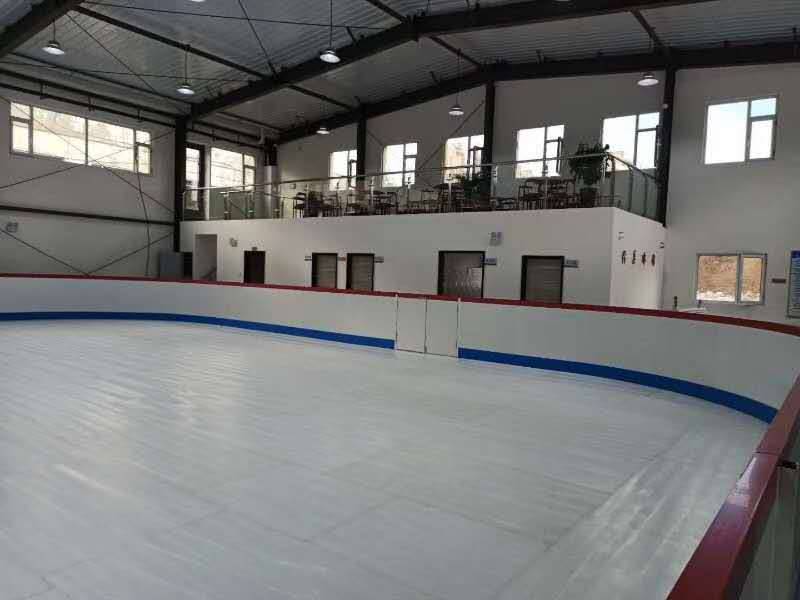 可移动仿真冰场造价