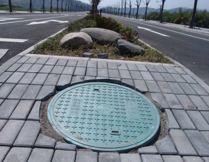 供应球墨铸铁圆井盖雨水污水绿化轻型压力窨井井盖