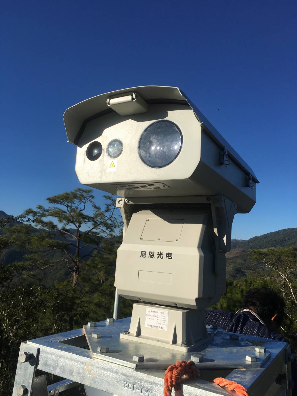 200万高清1000mm远距离监控摄像机