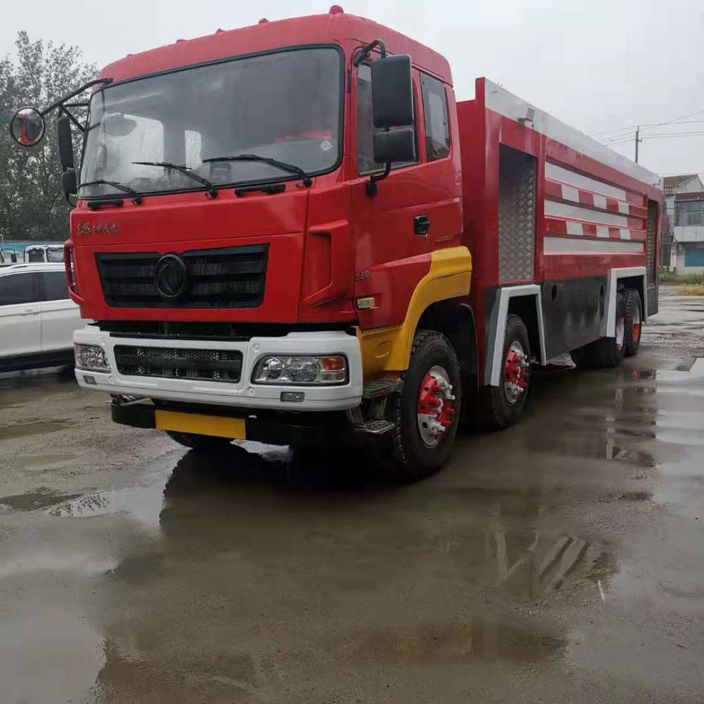 廠礦消防車10方泡沫水兩用東風消防車灑水噴灑防火水罐消防車圖片