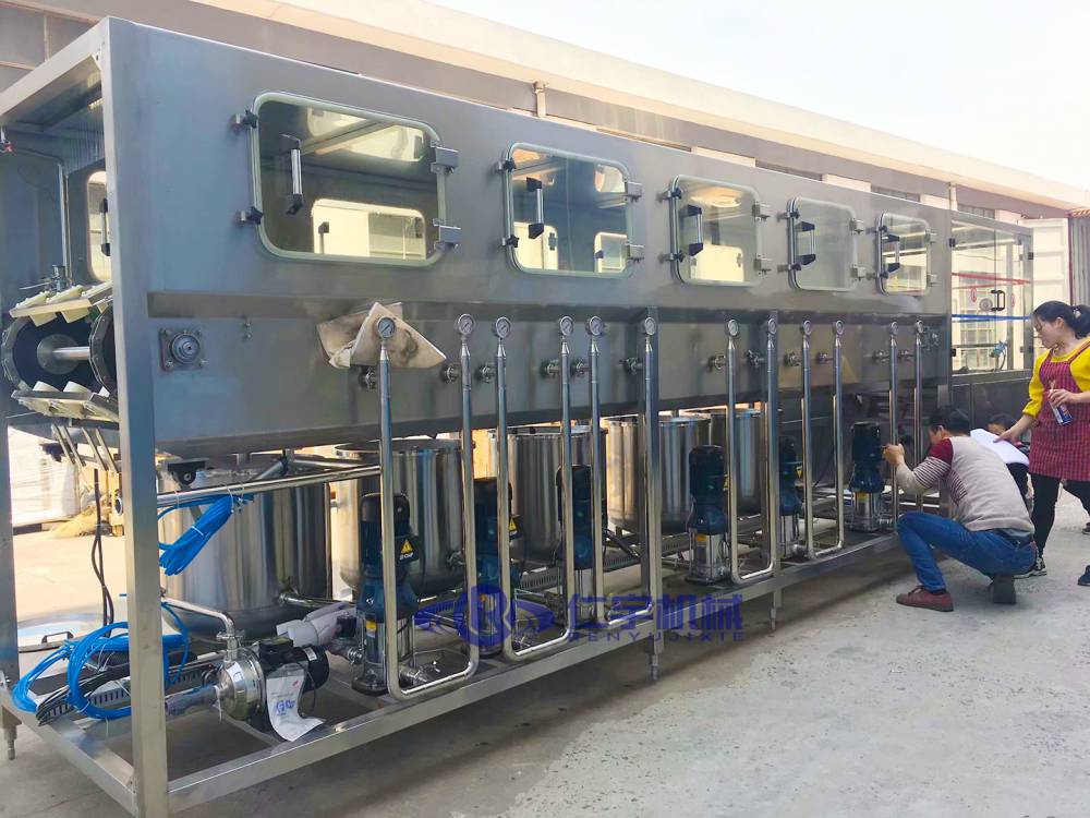 桶装水灌装设备生产厂家优选仁宇机械大桶水灌装机