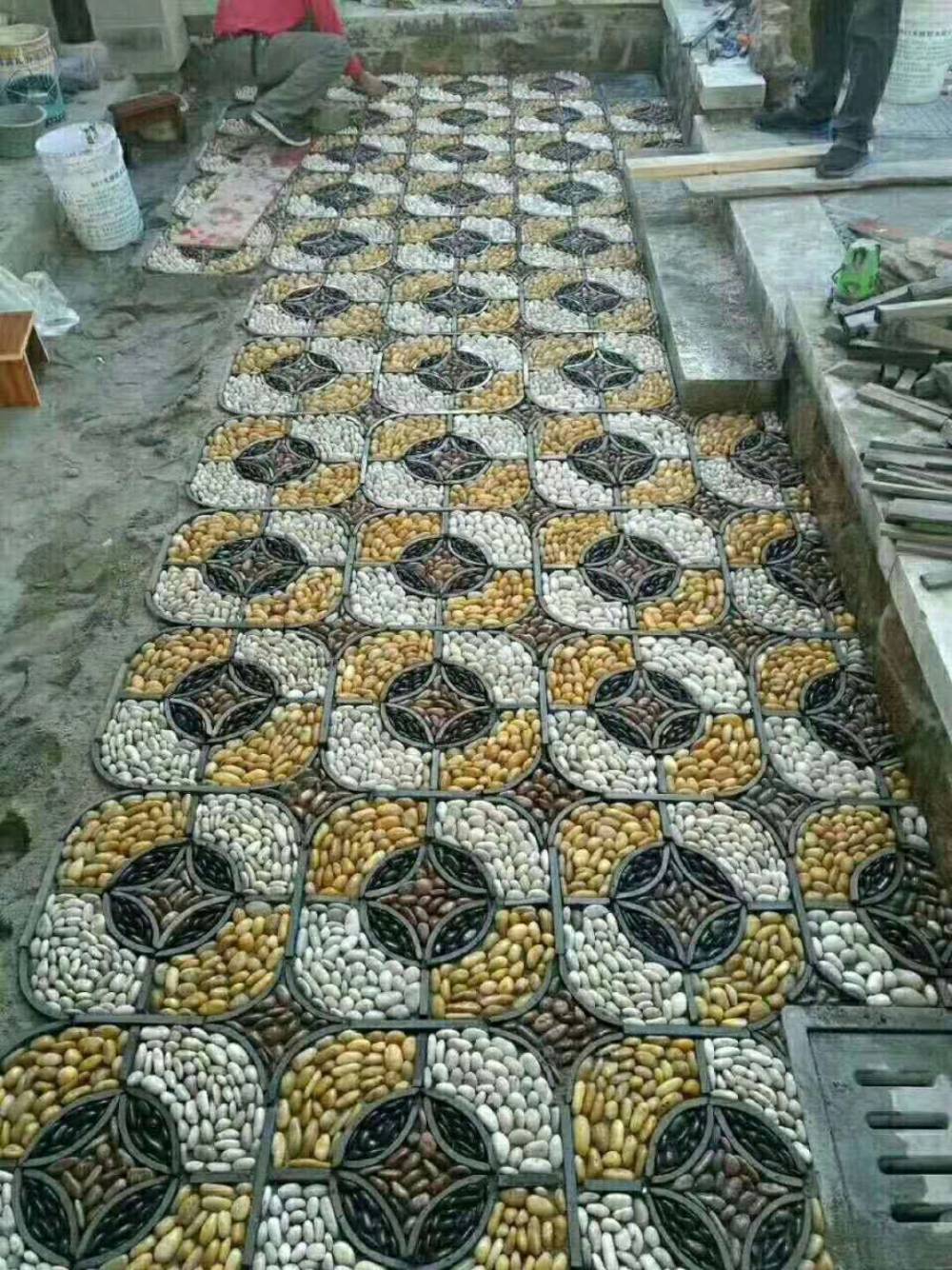 供应景观道路雨花石施工方法园林小路鹅卵石景观照片