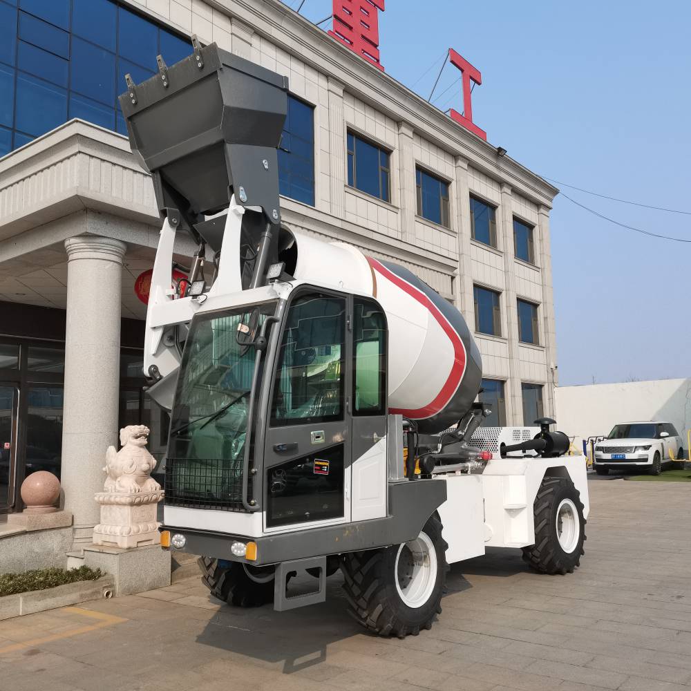 山东四驱独立行走搅拌车欧曼混凝土搅拌车