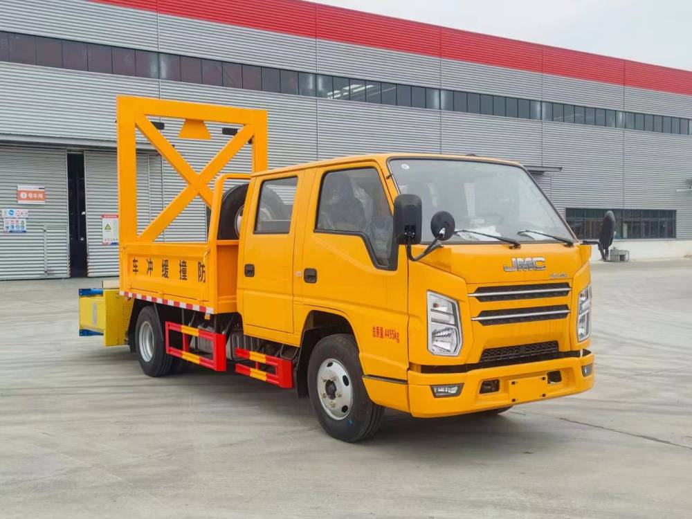 蓝牌防撞缓冲车江铃双排防撞缓冲车湖北程力