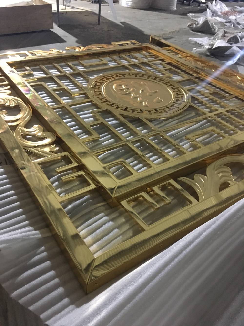 滨州定制屏风隔断图片别墅铜楼梯雕花护栏楼梯铜板精雕扶手铜栏杆来图设计