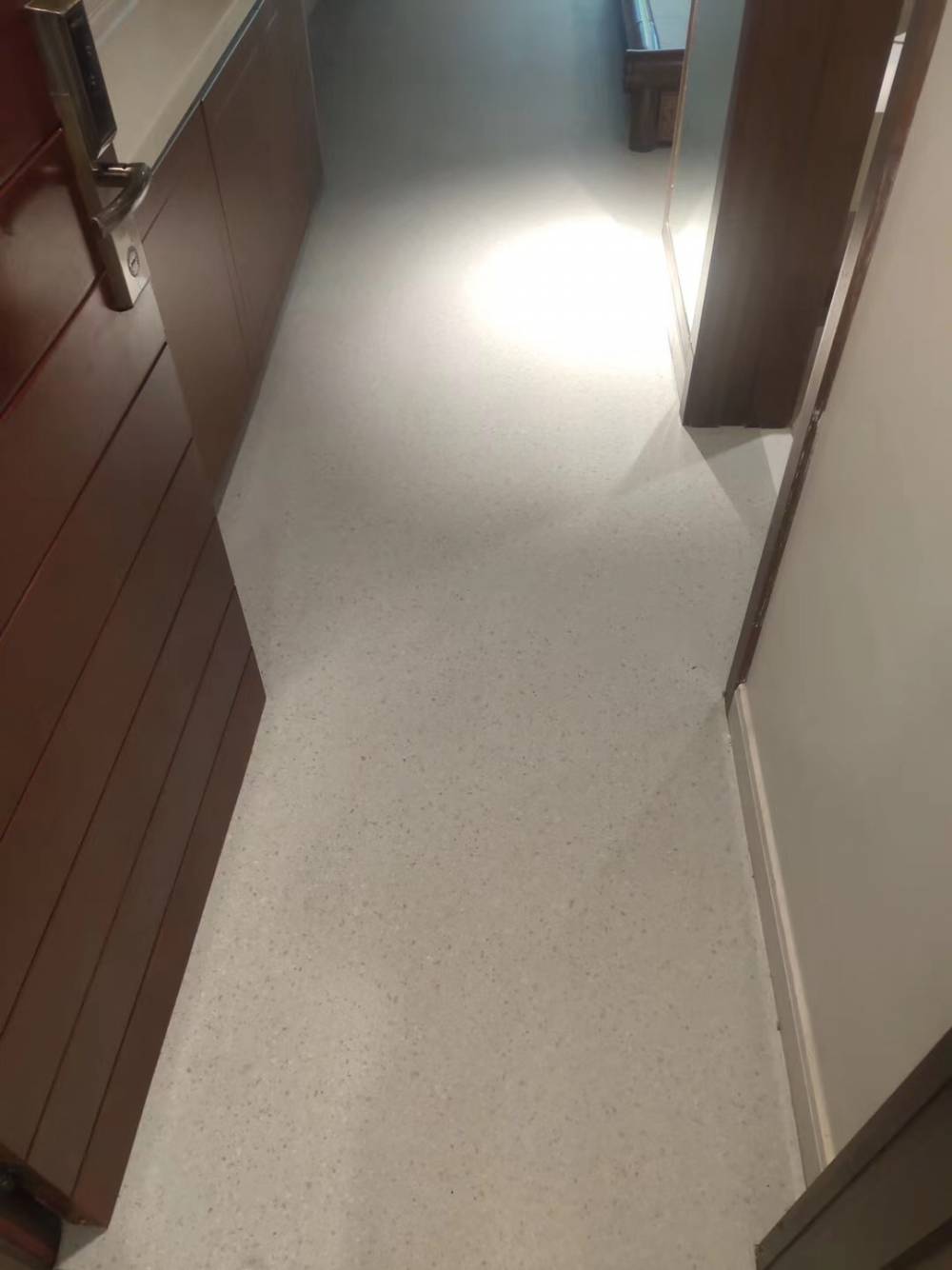 橡胶地垫,pvc卷材地板,地胶板,地板革,方块地毯,地板辅料配件(踢脚线