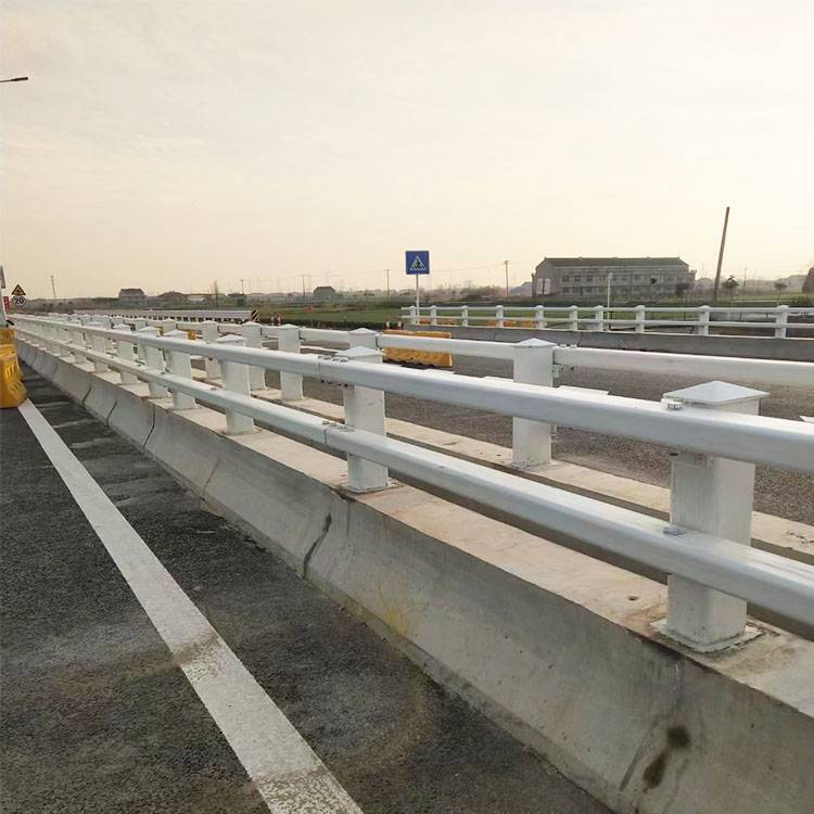 四横杆桥梁护栏高速桥梁防撞护栏质量保证