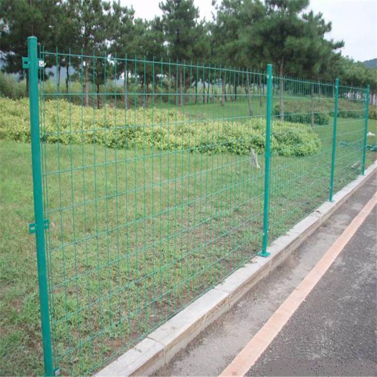 公路护栏网 现货供应 铁丝护栏网可加工定做 万泰