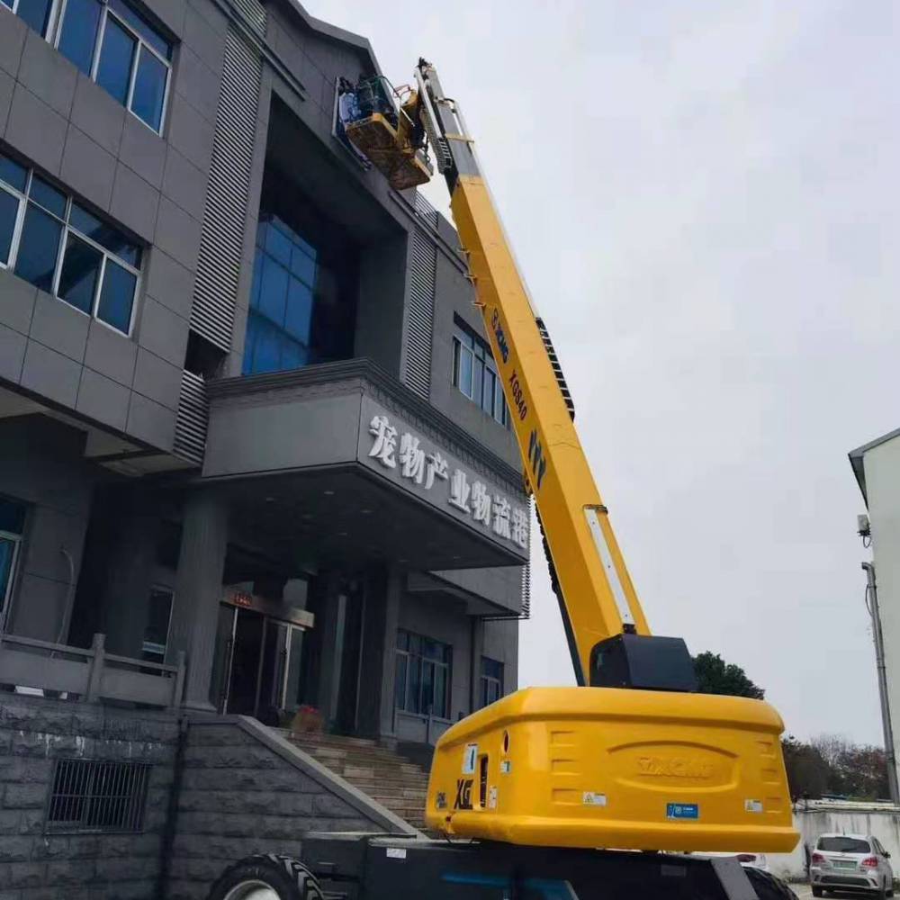 曲臂高空作业车28米高空作业车