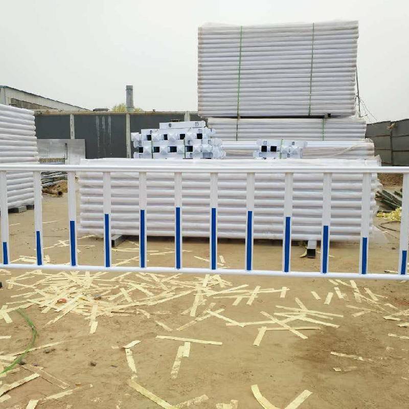 5米高镀锌管市政护栏白色市政护栏