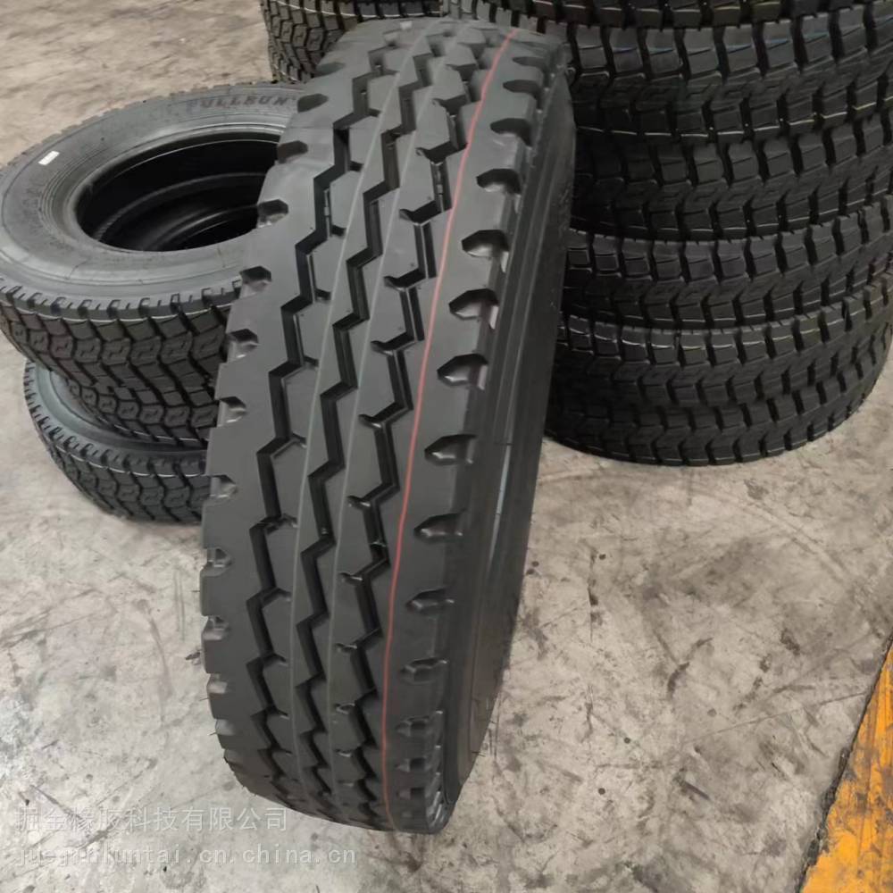 825r20钢丝胎高载重卡车货车驱动中花真空轮胎带内轮胎