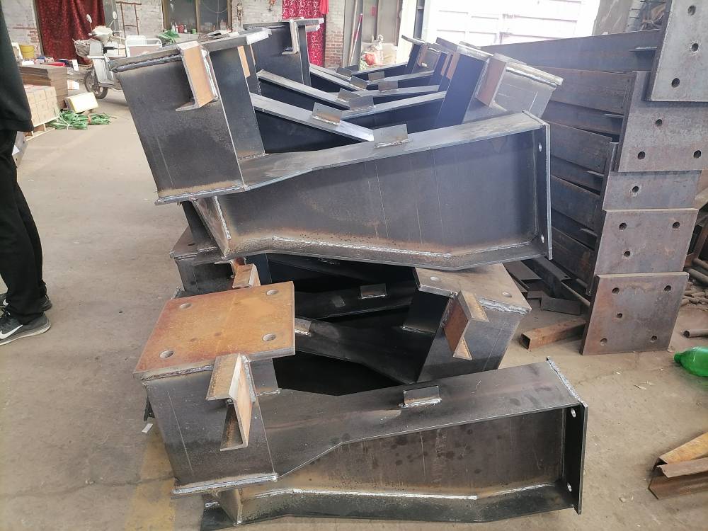 人行道钢横梁图片 钢构横梁 四平钢横梁吊装图片